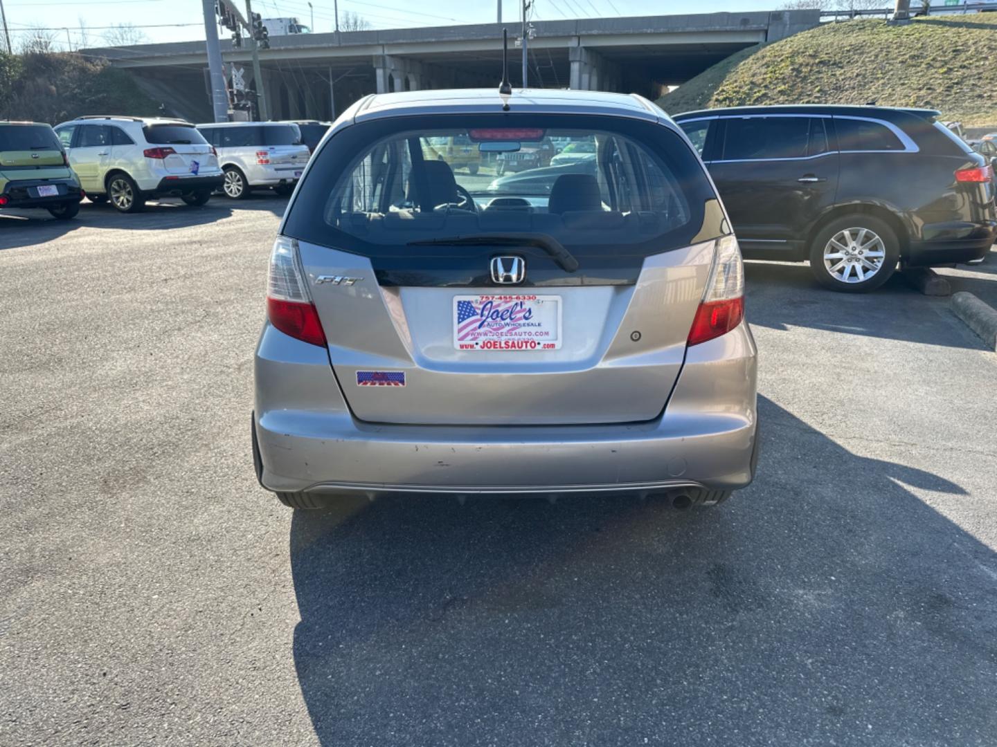 2009 Silver Honda Fit 5-Speed AT (JHMGE88299S) with an 1.5L L4 SOHC 16V engine, 5-Speed Automatic transmission, located at 5700 Curlew Drive, Norfolk, VA, 23502, (757) 455-6330, 36.841885, -76.209412 - Photo#3